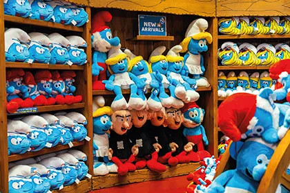 MOTIONGATE™ Dubai Shops Smurfs Studios Store